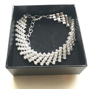 Beautiful Silver Plated Crystal Pattern Bracelet